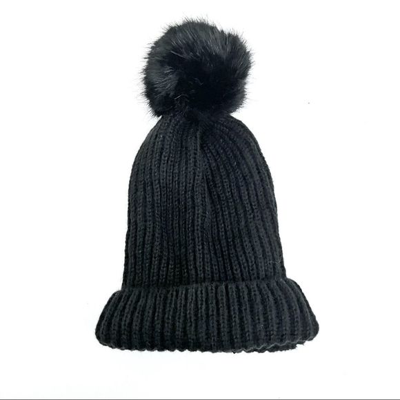 Zara Accessories - ZARA - Knit Pom Pom Beanie